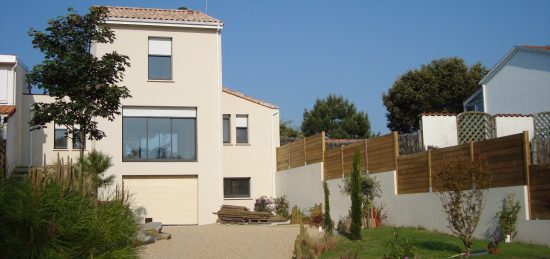 Maison de ville avec étage à proximité des commodités et de la plage (44)