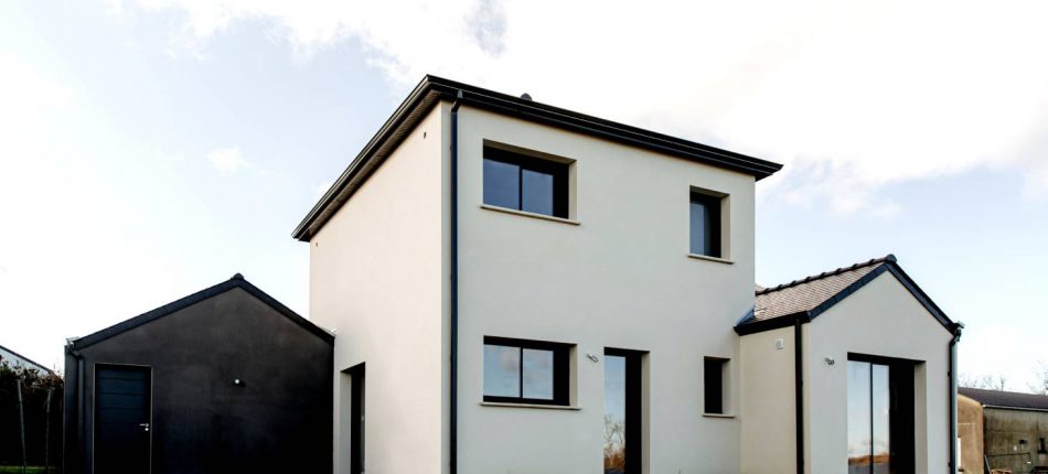 Belle maison contemporaine avec son garage coloré et une grande piscine à Carquefou (44)  - Maison contemporaine à Carquefou
